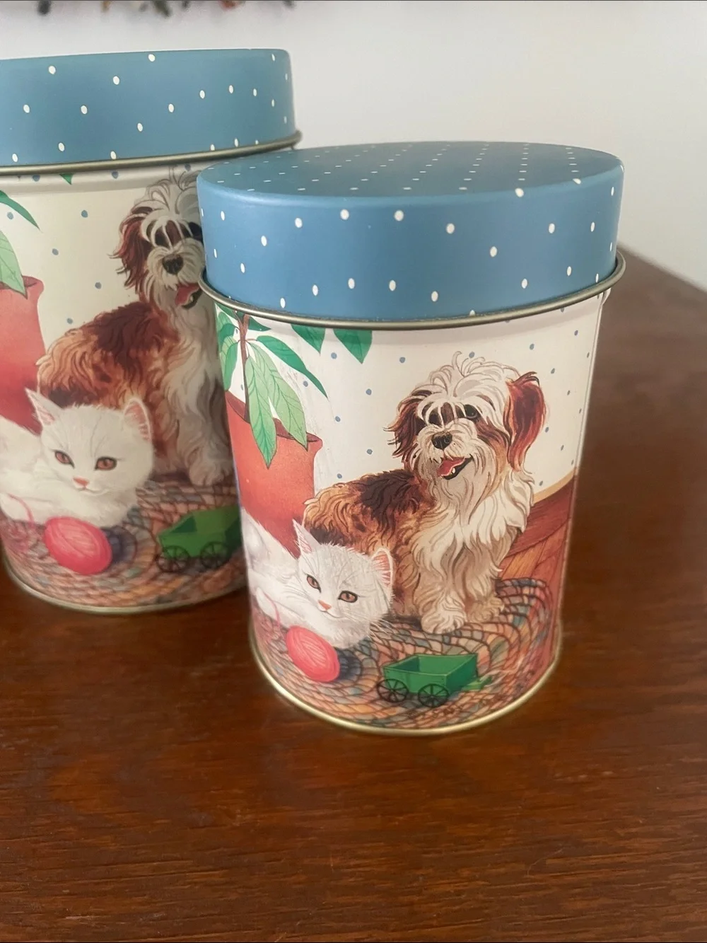 Set of nesting tins with kitty and puppy